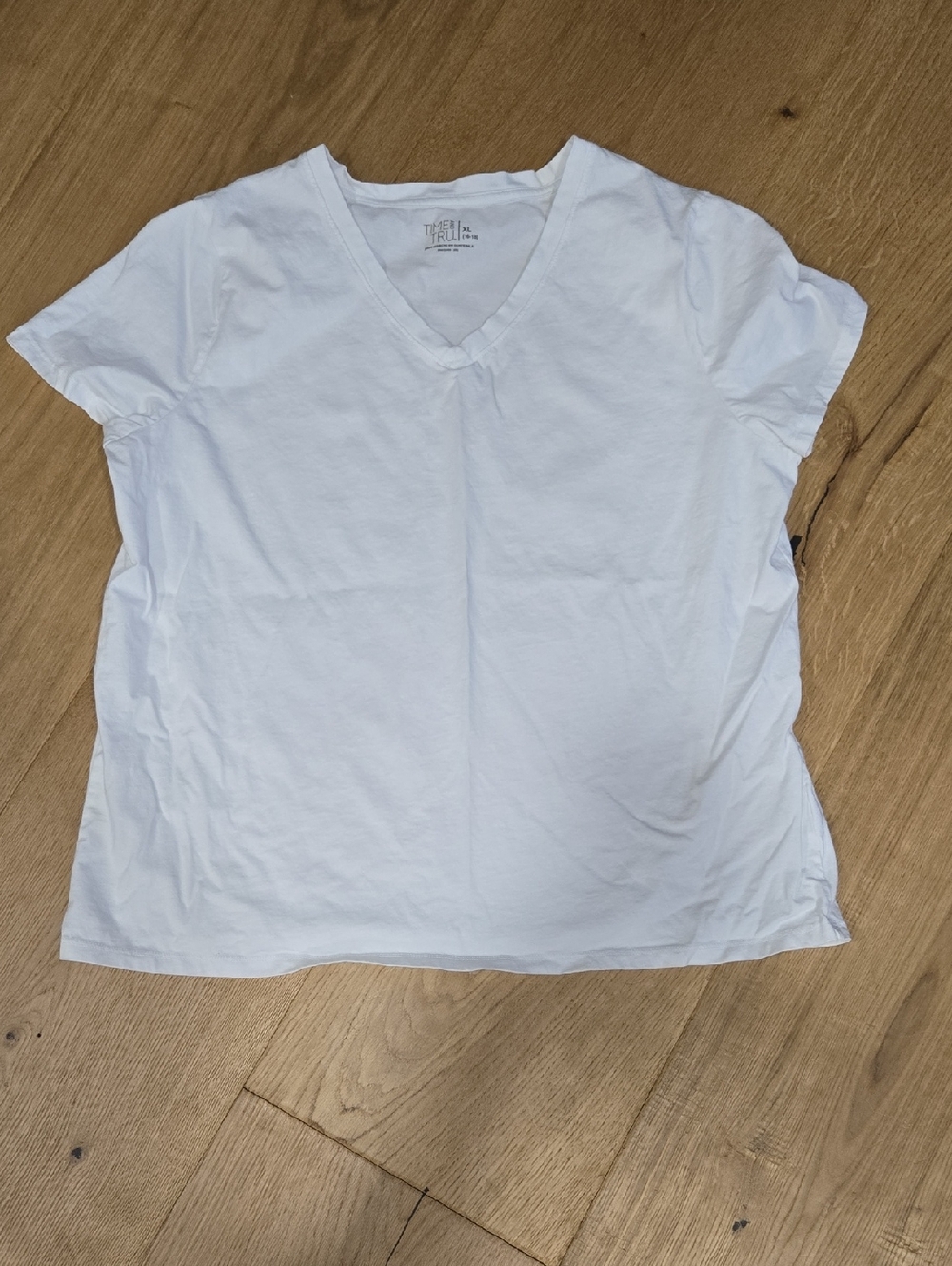 Time & Tru V-neck Tee XL